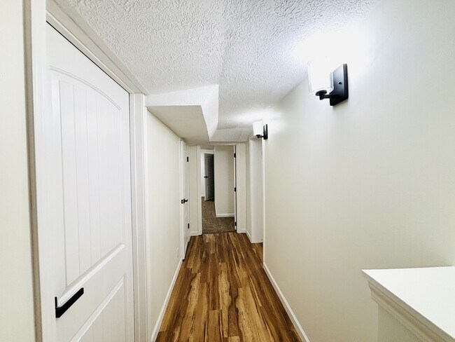 Building Photo - 867 Browning Ave