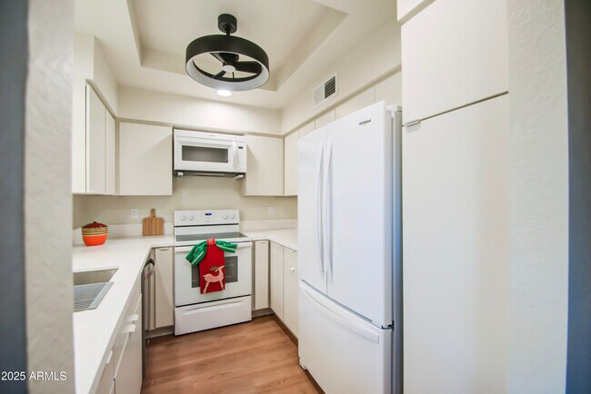 Building Photo - 5640 E Bell Rd