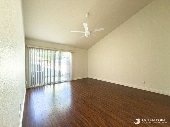 Building Photo - Spacious 2BD/2BA Condo in Camarillo!