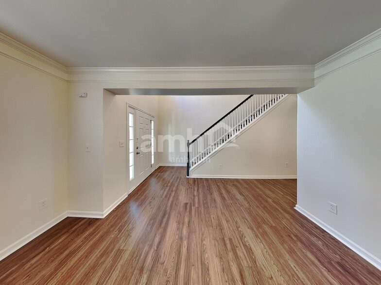 Building Photo - 19005 Kanawha Dr