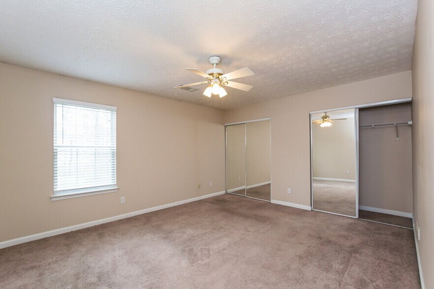 Building Photo - 400 Crested View Dr