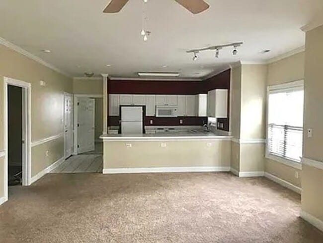 Building Photo - (Holdfunds)MeadowVista9041