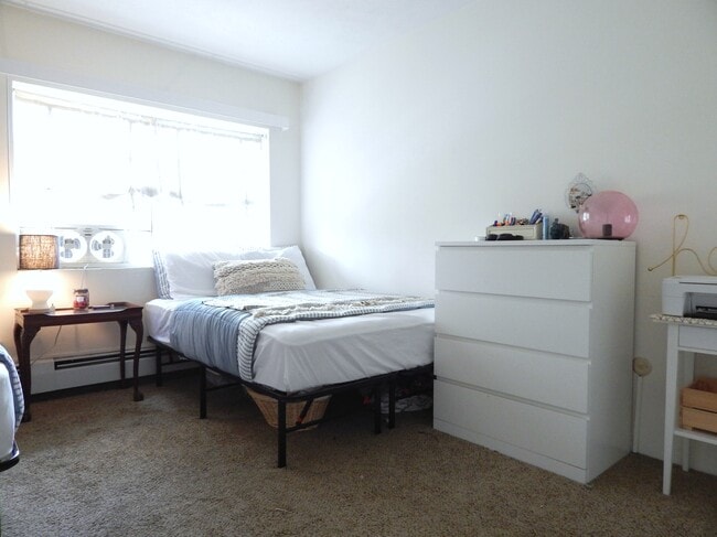 Building Photo - 605 Broad St