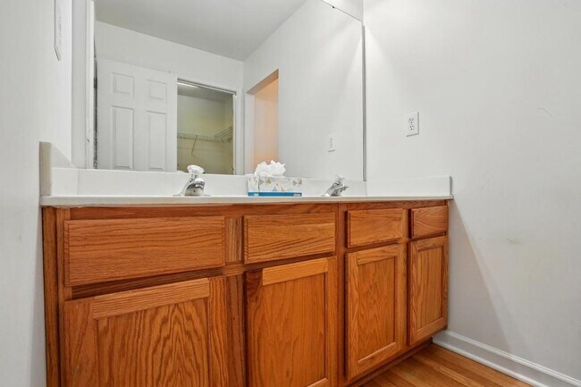 Building Photo - 7420 Abigail Glen Dr