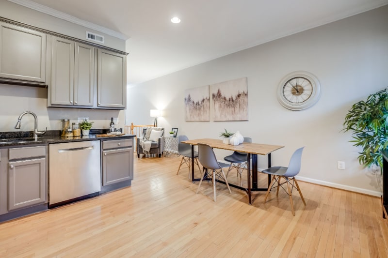 Building Photo - 27 Todd Pl NE