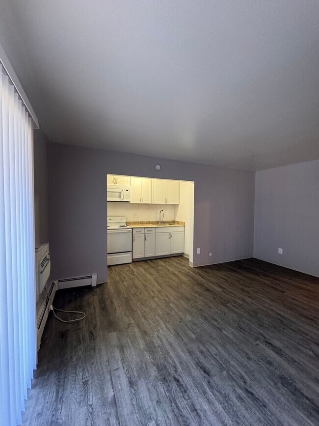 Spacious Studio Apartment 1st Floor Apartm... 3209 E Fountain Blvd