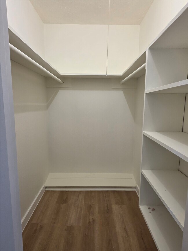 Building Photo - 11726 N Willow Cir