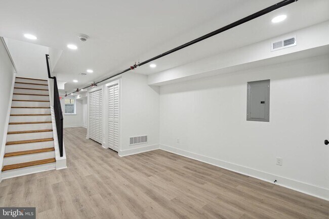 Building Photo - 528 W Berks St