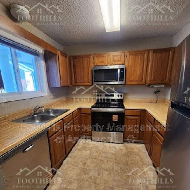 Building Photo - 1911 Northlake Dr