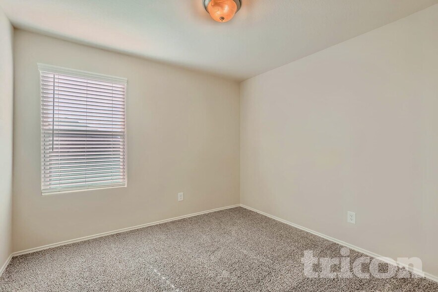 Building Photo - 13043 Heathers Elm