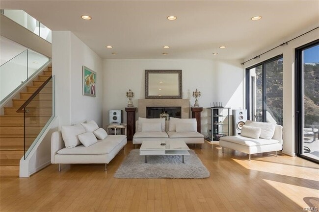 Building Photo - 1326 Skyline Dr