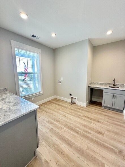 Building Photo - 514 Hillview Knl Ln