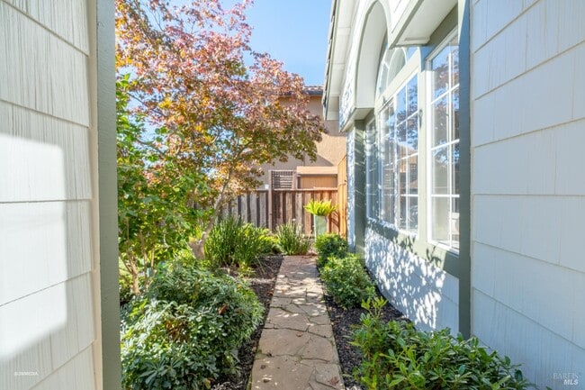 Building Photo - 517 Leafhaven Ln