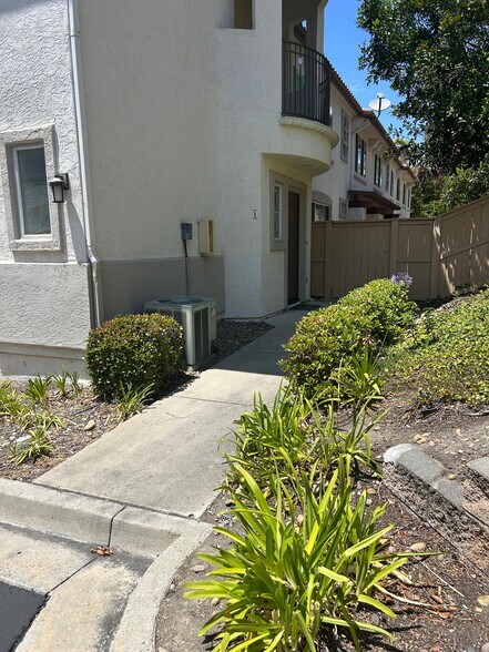Building Photo - 10988 Ivy Hill Dr