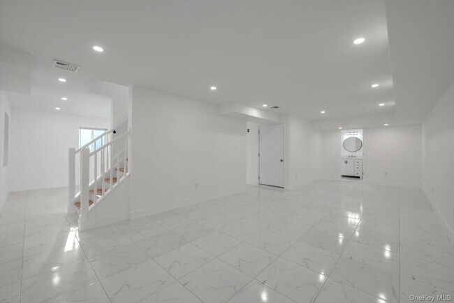 Building Photo - One Manhasset Ave