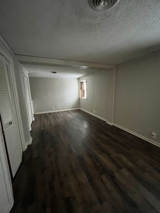 Building Photo - 1801-1803 N Forest Ave