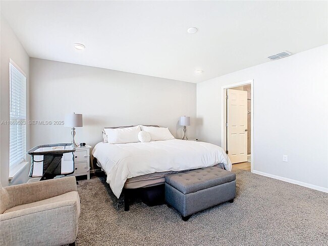 Building Photo - 1060 Cascade Dr