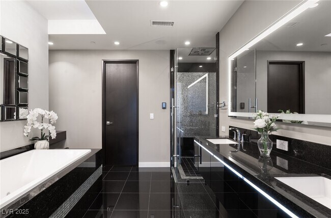 Building Photo - 3750 S Las Vegas Blvd