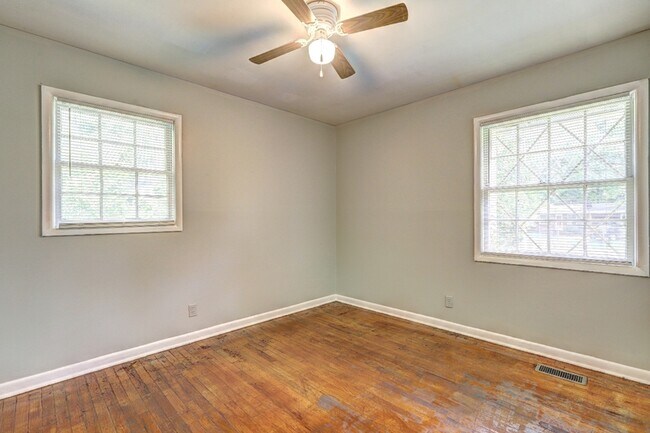 Building Photo - 2475 Groveland Cir N
