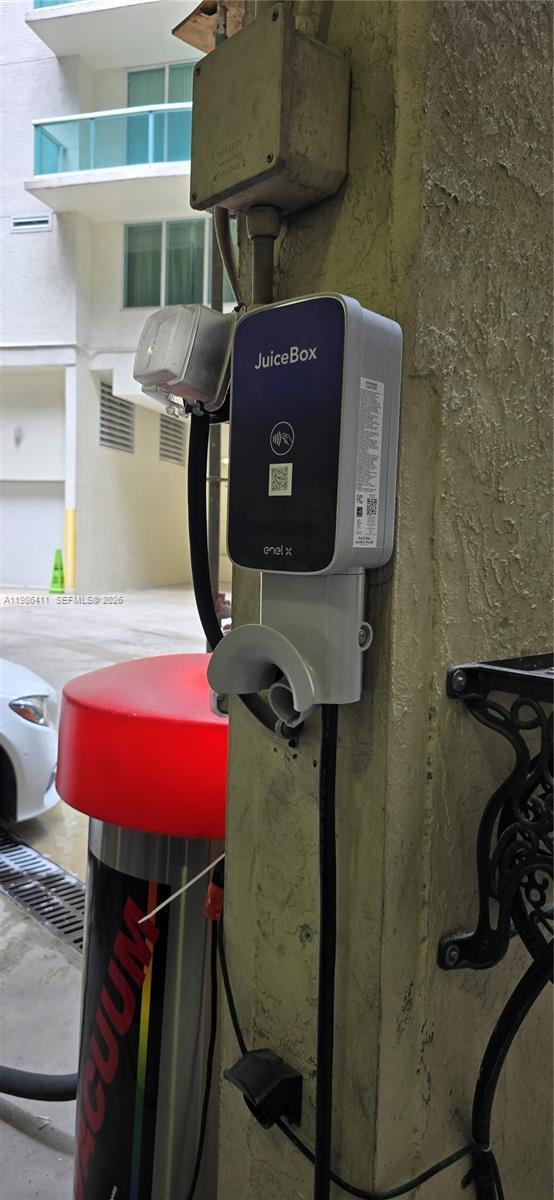 Building Photo - 347 N New River Dr E