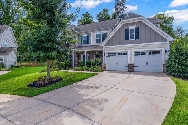 Building Photo - Spectacular 5 Bedrm, 3.5 Bath in the gated...