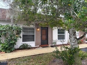 Building Photo - 6165 Chesham Dr