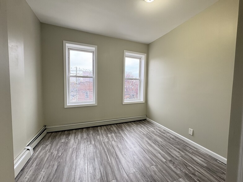 Building Photo - 114 Mallory Ave