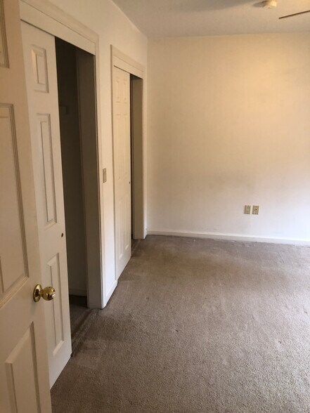 2nd floor bedroom - 120 Courtyard Ln