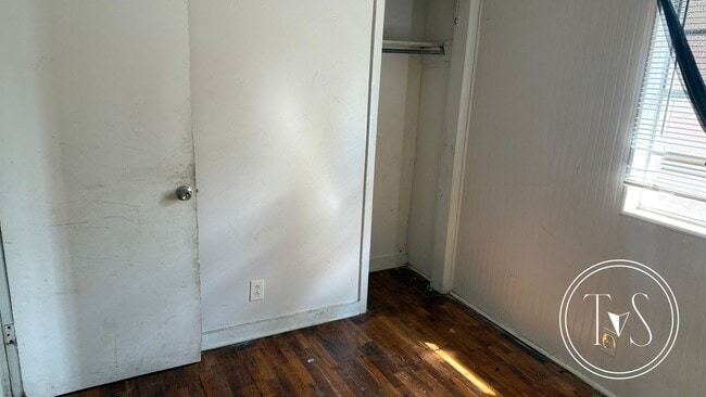 Building Photo - RATE DROP ALERT (was $1600/month)!