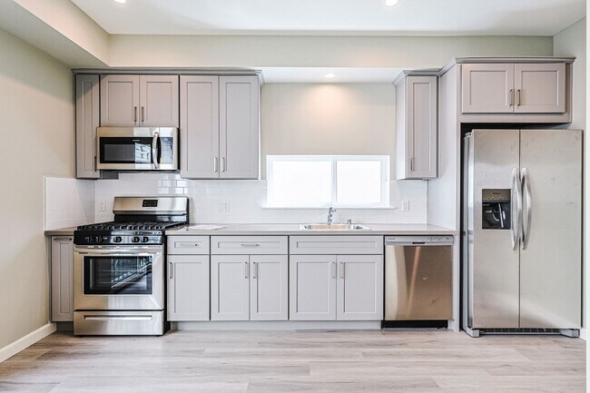 Building Photo - Luxury new construction 4 bed/4 bath in a ...