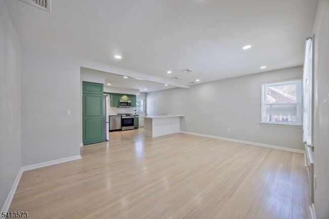 Building Photo - 252 Knickerbocker Rd