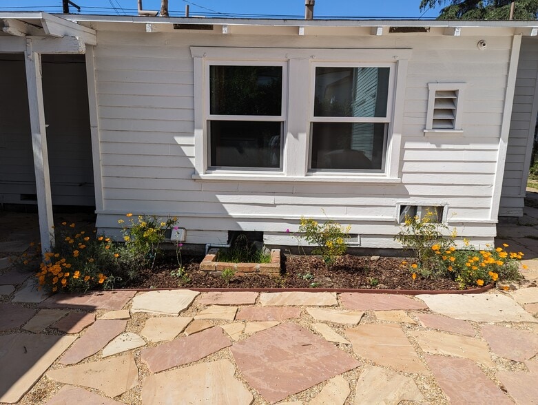 Building Photo - 728 E Palmer Ave