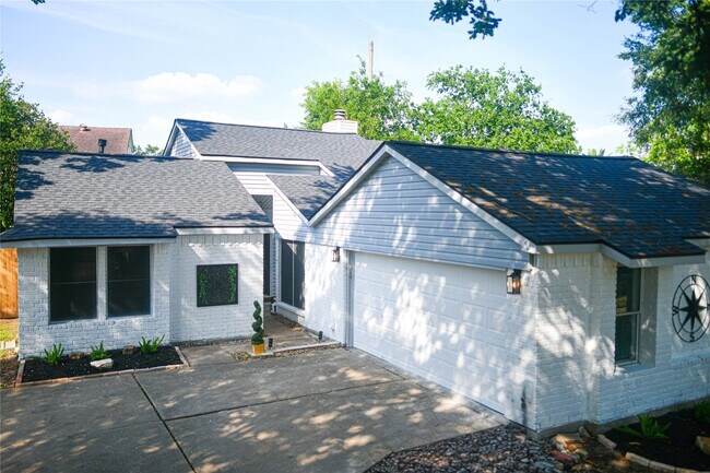 Building Photo - 18322 Autumn Trails Ln