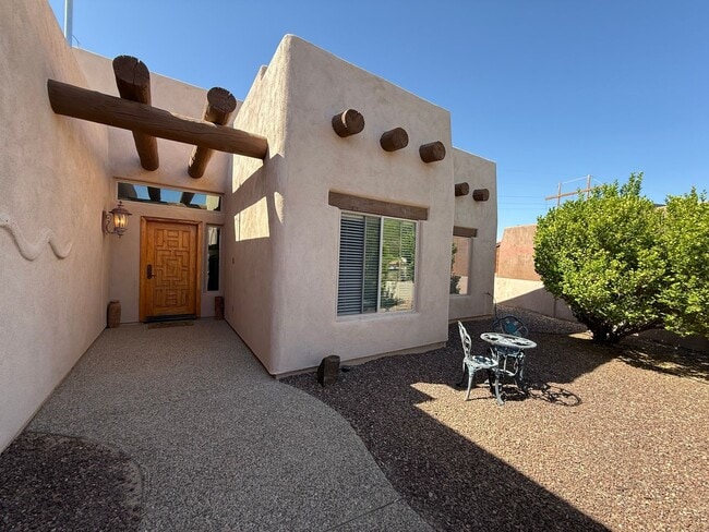 Building Photo - Gorgeous Furnished Pool/Spa Home with spectacular views