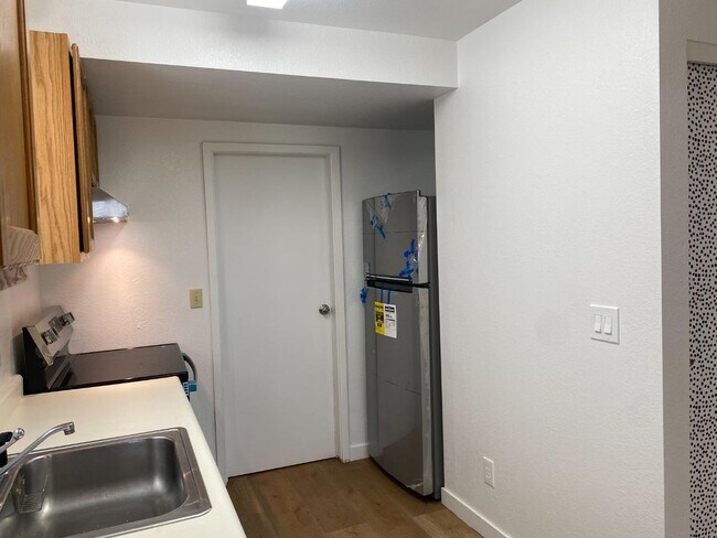 Building Photo - 81 Camelot Ct