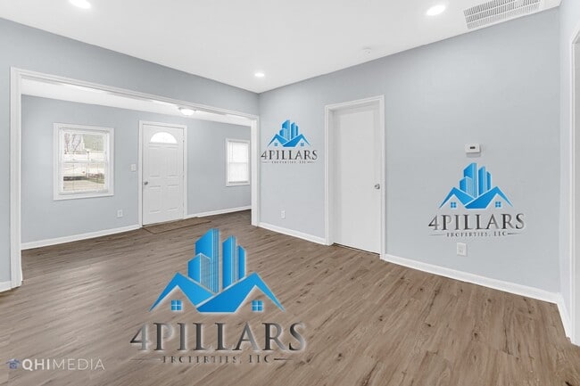 Building Photo - Spacious 4-Bedroom Home in Hammond, IN wit...