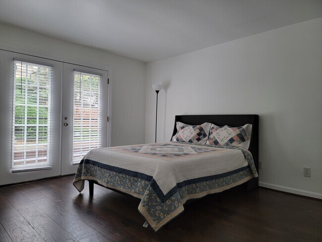 Building Photo - 1445 Monroe Dr NE