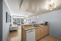 Building Photo - 425 W Beech St