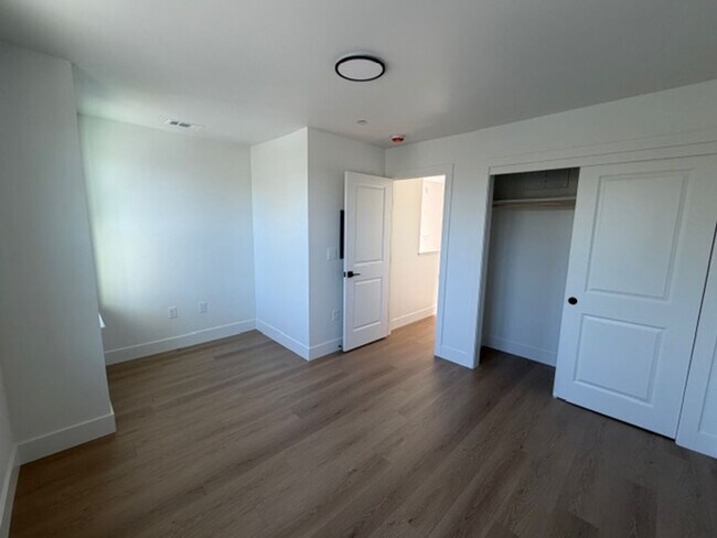 Building Photo - 4740-4760 3rd St, Rocklin, CA 95677