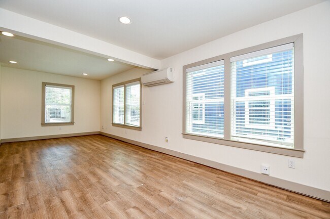 Building Photo - 1011 Enid St