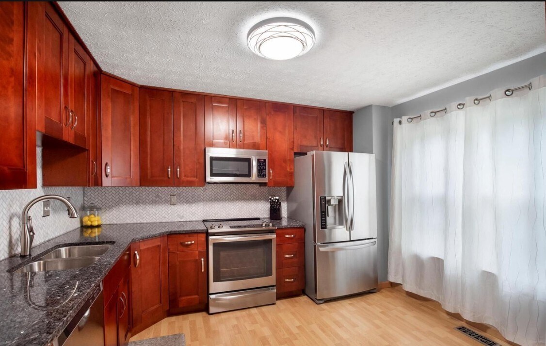 Building Photo - 9454 Fens Holw