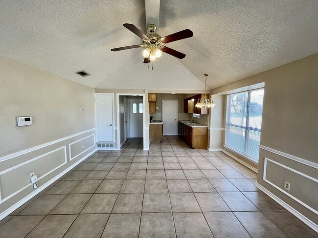 Building Photo - Great Duplex In Glenn Heights