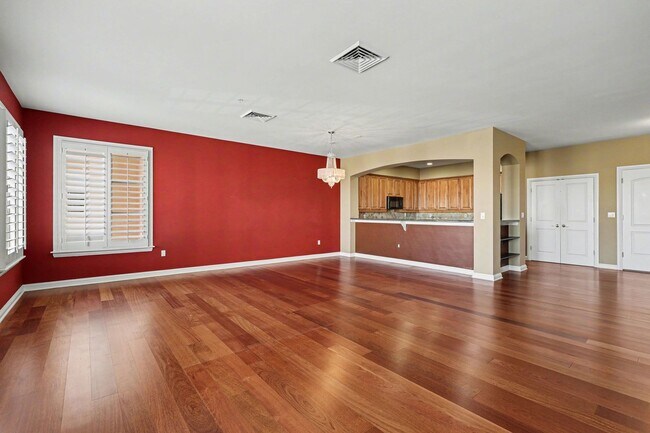 Building Photo - Location and Luxury! 2 Bedroom 2 Bathroom in Cherry Creek!