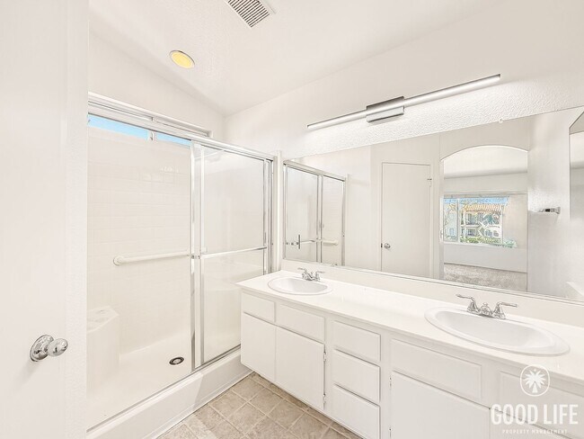 Building Photo - Beautiful 3B/2.5BA Home in Mira Mesa for Rent!