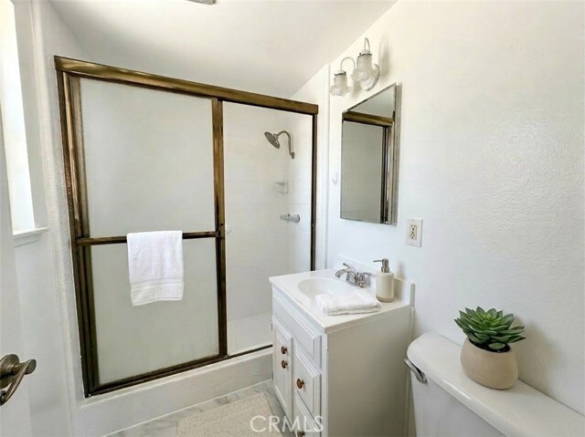 Building Photo - 1340 S Walnut St