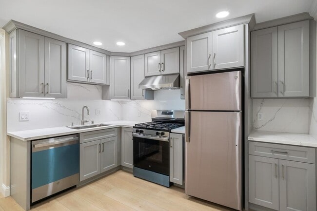 Building Photo - 2546 35th Ave