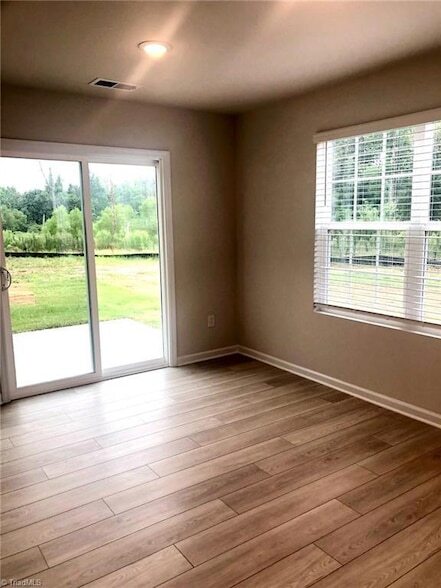 Building Photo - 1747 Mallard Dr