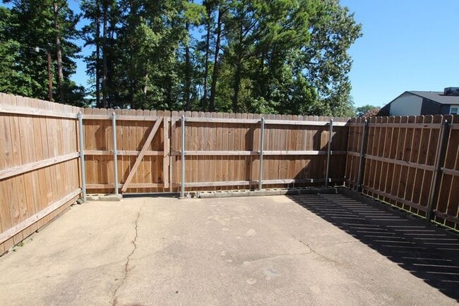 Building Photo - Available Now! 3 bedroom 2.5 bath townhome...