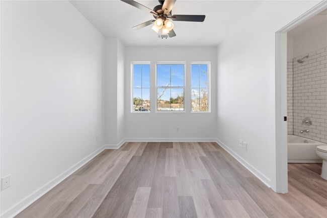 Building Photo - 3703 Nagle St