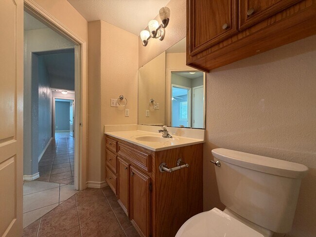 Building Photo - 6629 Kodiak Dr
